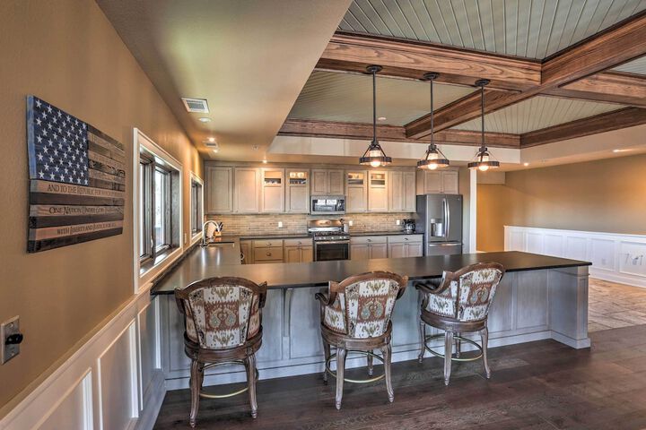 Main Street Strugis Apt w / High-end Features