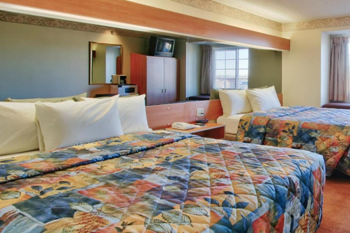 Room 12 of 27