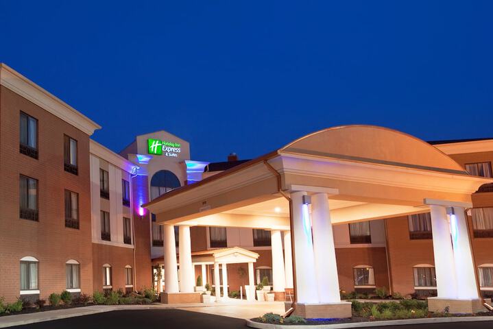 Holiday Inn Express & Suites Akron Regional Airport Area by IHG