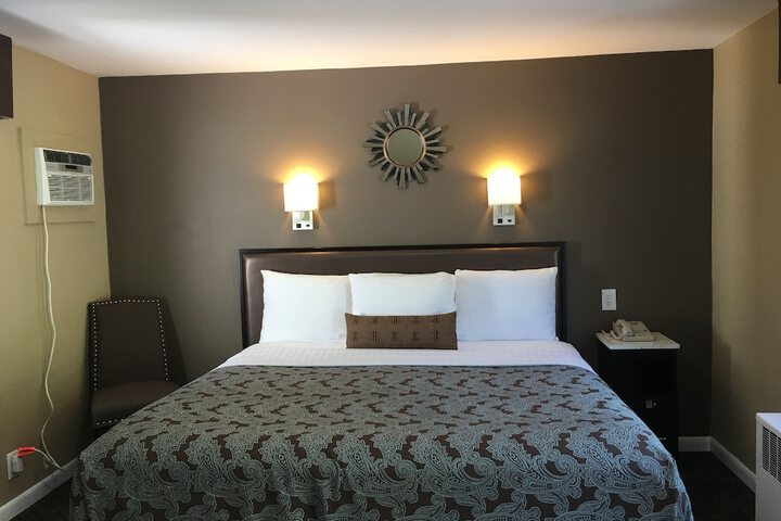 Room 9 of 15