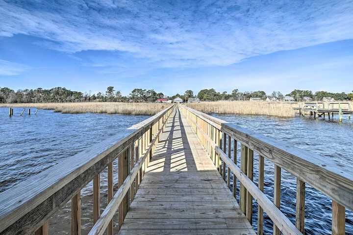 Luxurious Waterfront Home w / Private Pier & Views!