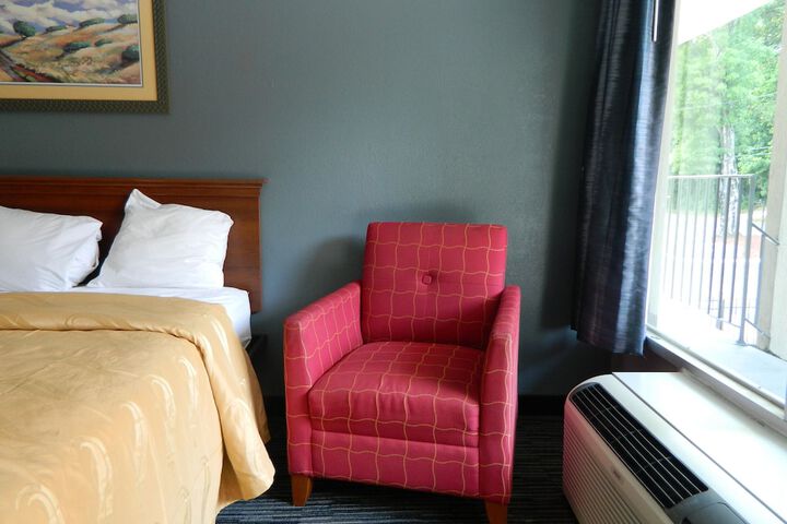 Room 8 of 12