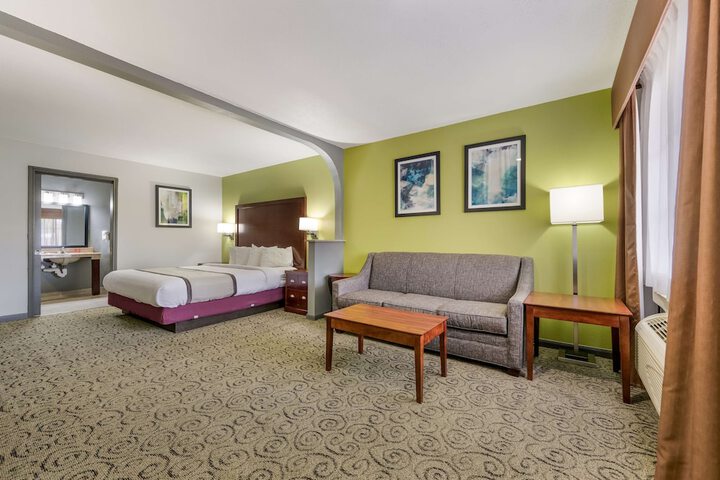 Room 21 of 36
