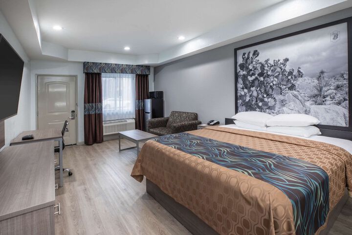 Room 12 of 25