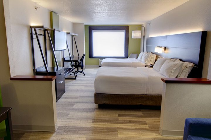 Room 15 of 40
