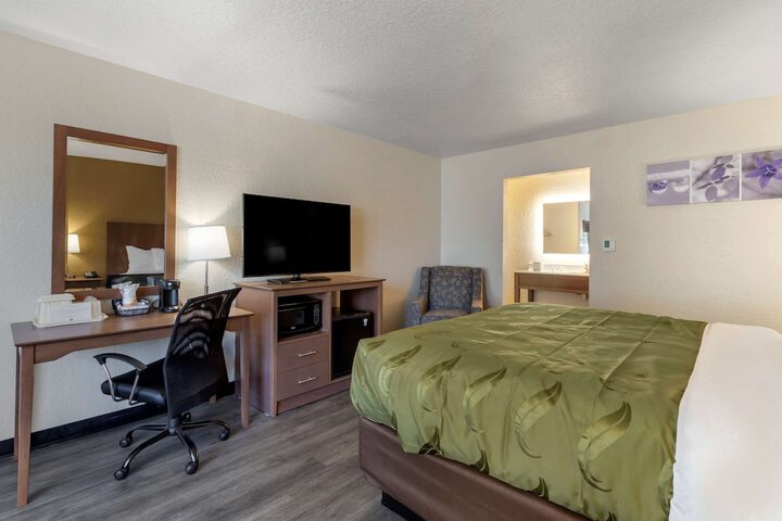 Room 10 of 38