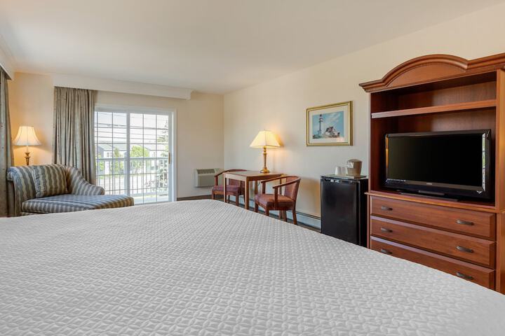 Room 32 of 53