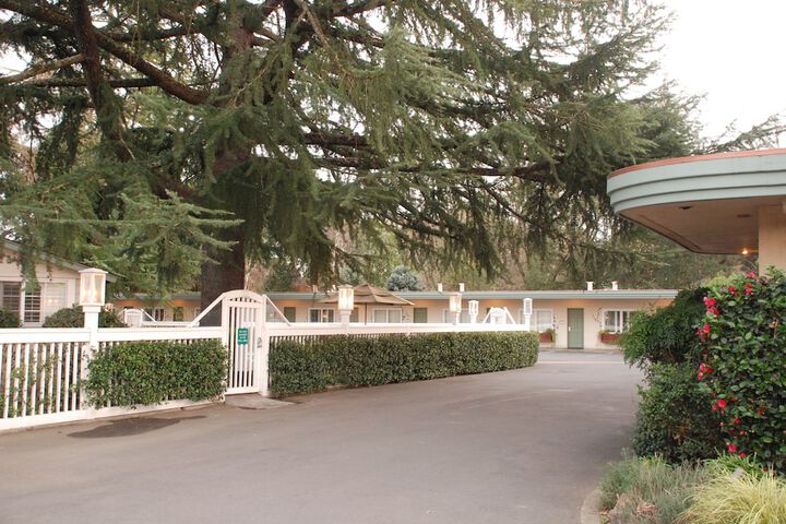 Hotel Exterior 34 of 38