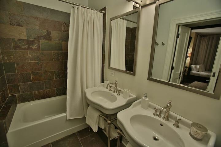 Room 12 of 119