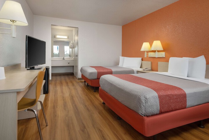 Room 10 of 22