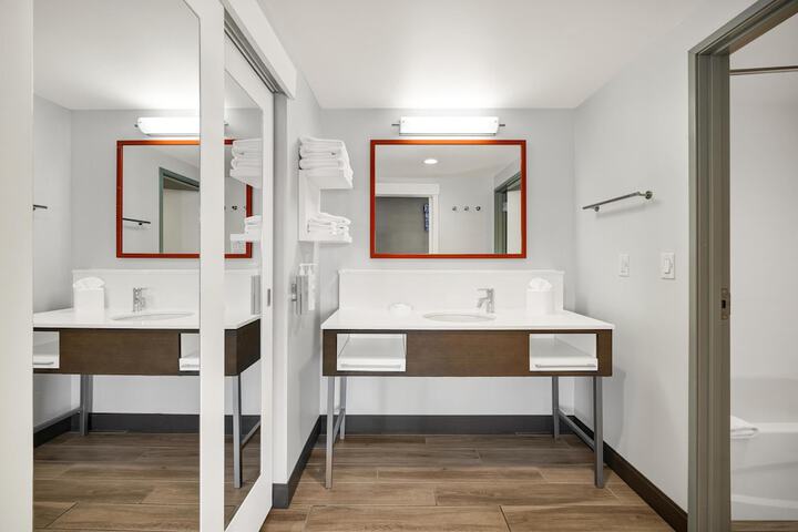 Hampton Inn & Suites Logan