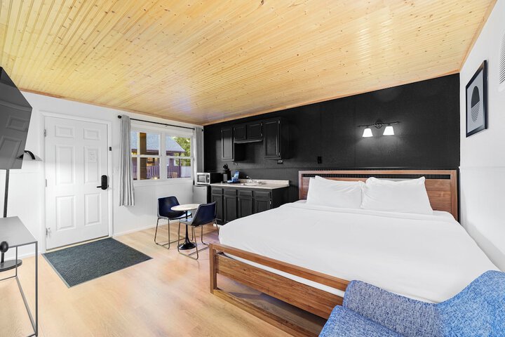 Room 43 of 78
