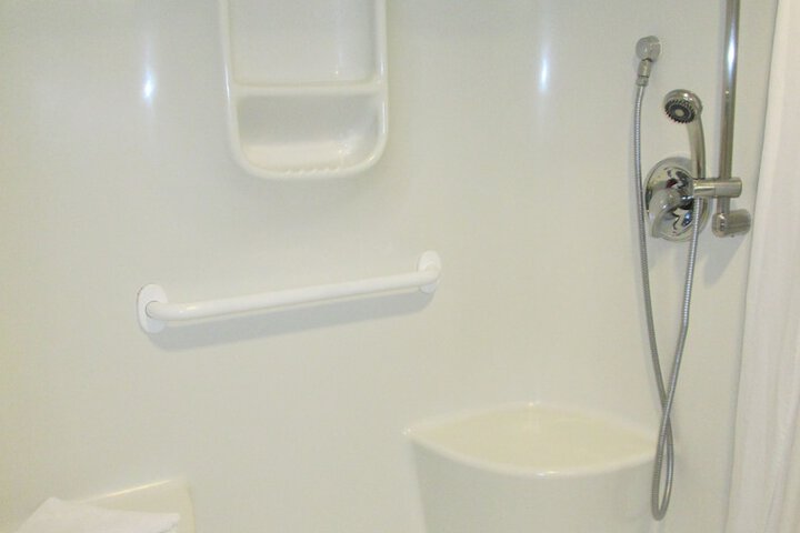 Room 9 of 28