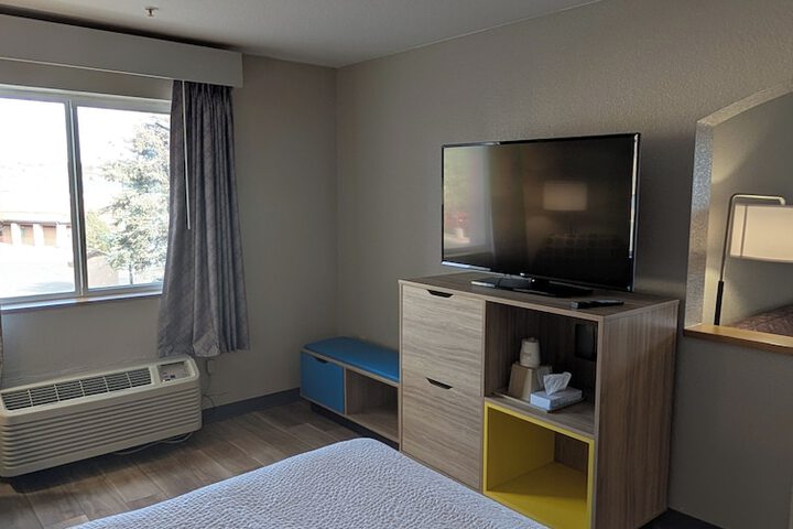 Days Inn & Suites by Wyndham Castle Rock
