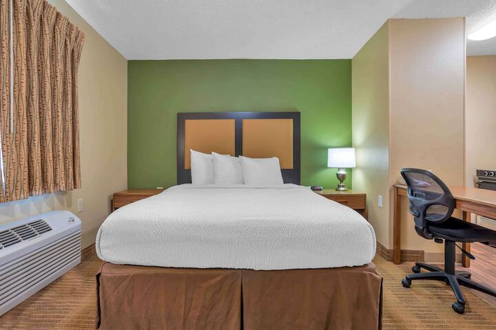 Room 25 of 27