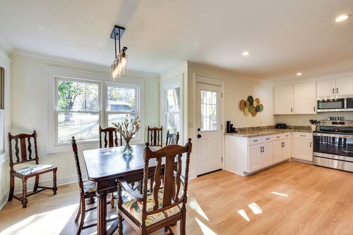 Tranquil Travelers Rest Home w / Fire Pit!