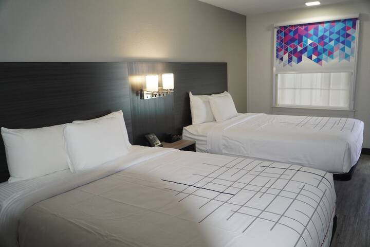 Room 53 of 102