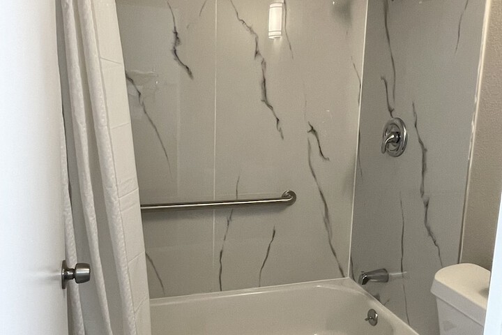 Room 6 of 11