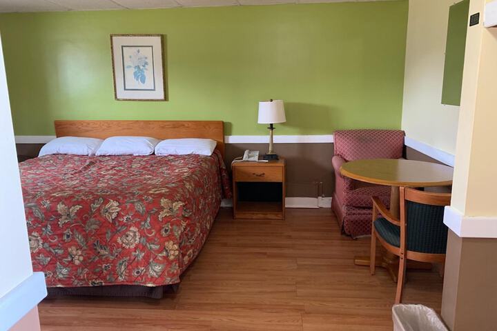 Room 6 of 27