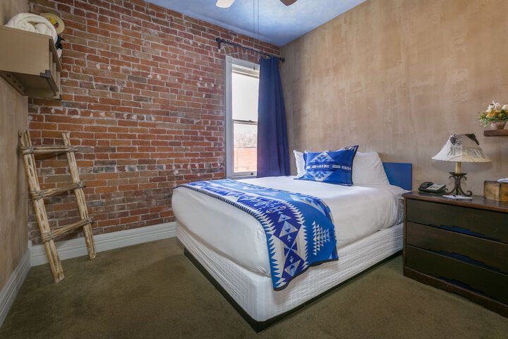 Room 42 of 47