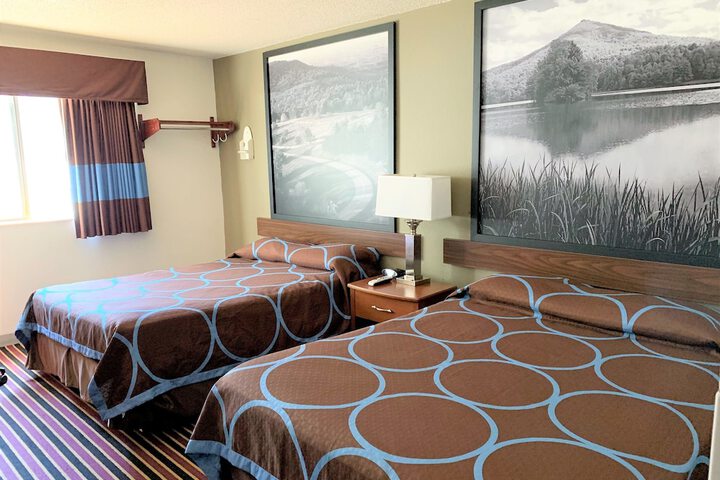 Room 11 of 18