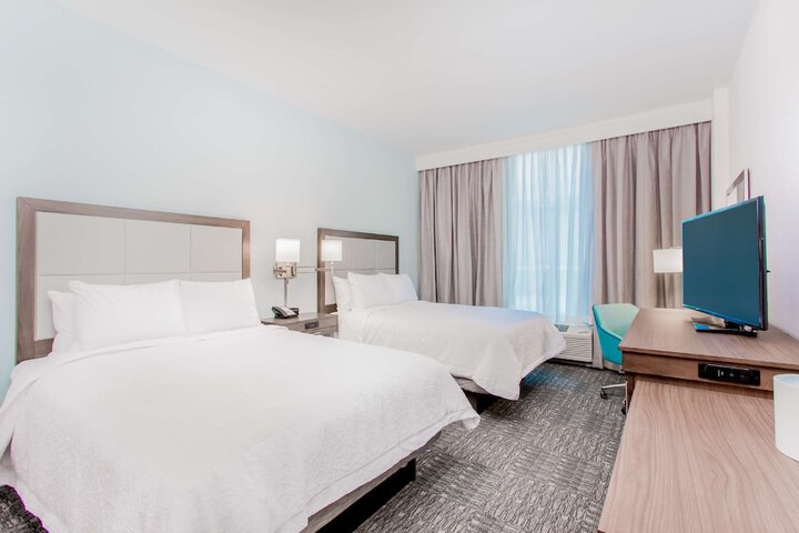 Hampton Inn & Suites Panama City Beach-Beachfront