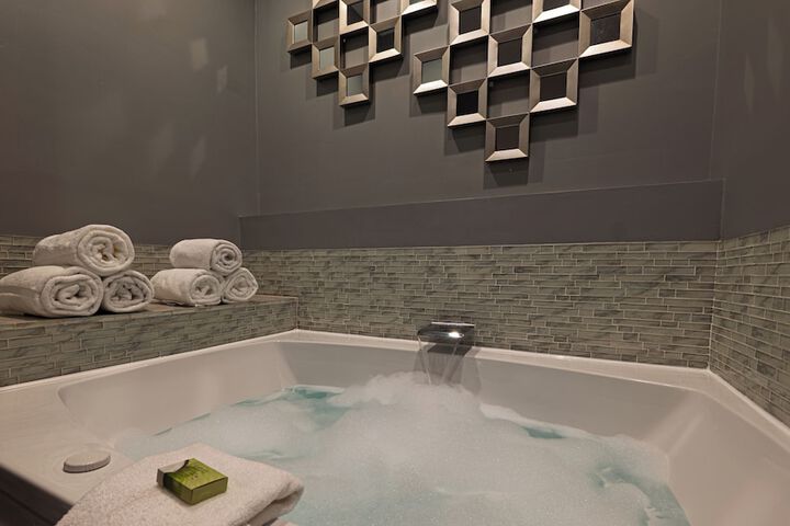 Belamere Swimming Pool Suites