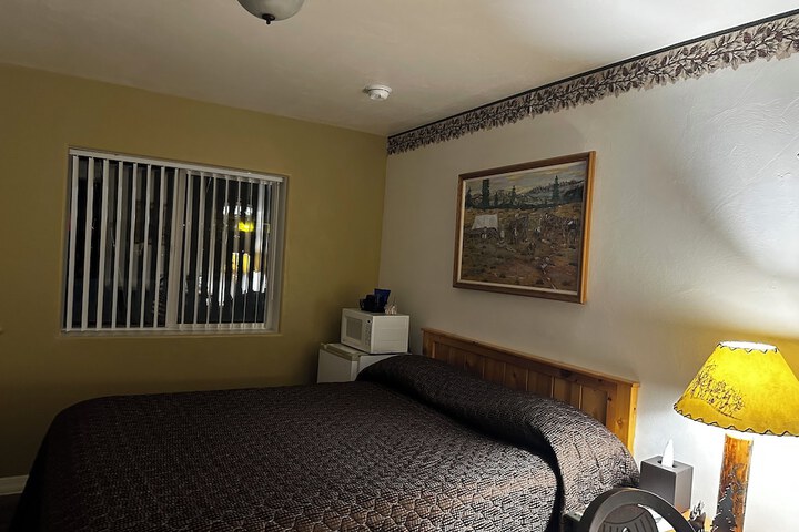 Rustic Inn Motel