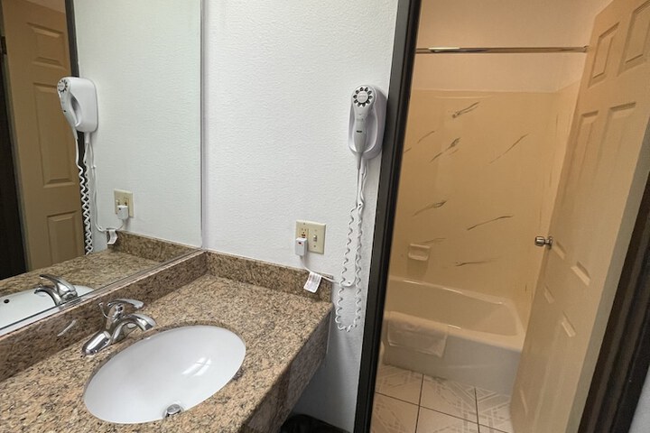 Room 17 of 48