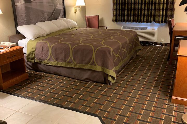 Room 14 of 27