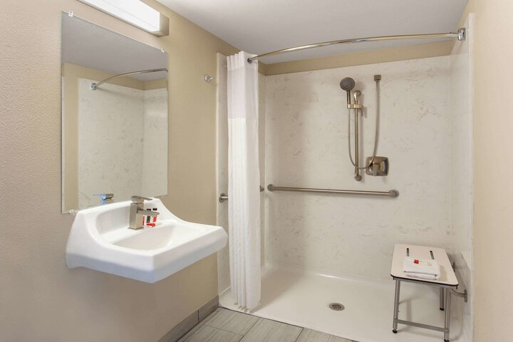 Room 5 of 16