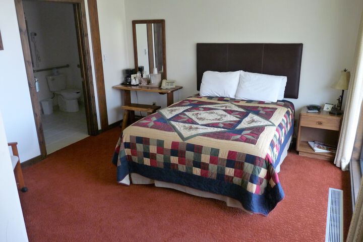 Riverbank Lodge