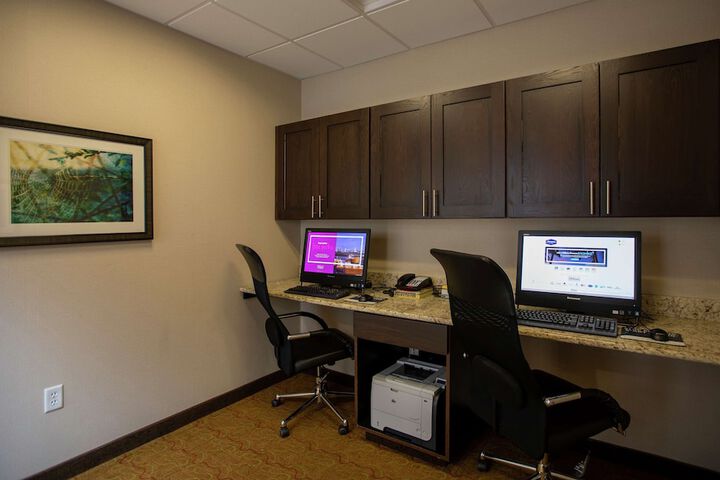 Business Center 28 of 29