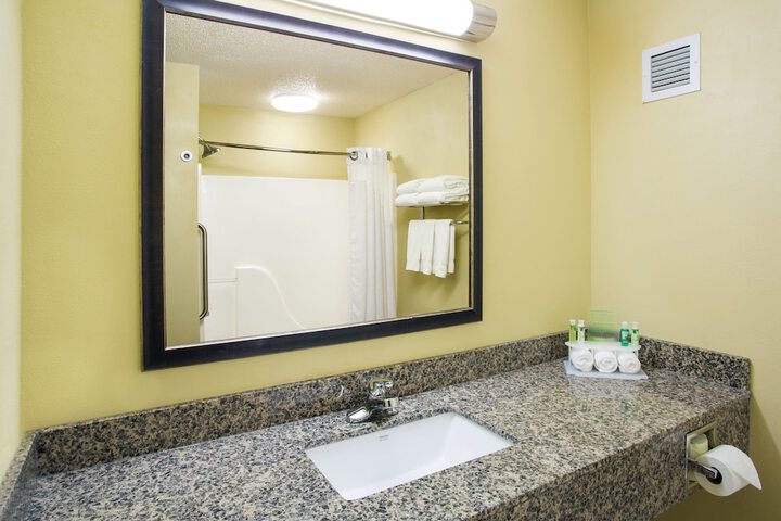 Holiday Inn Express & Suites Martinsville by IHG
