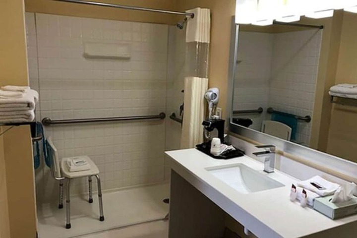 Room 9 of 20