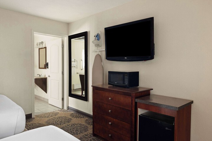 Ramada by Wyndham Elko Hotel at Stockmens Casino