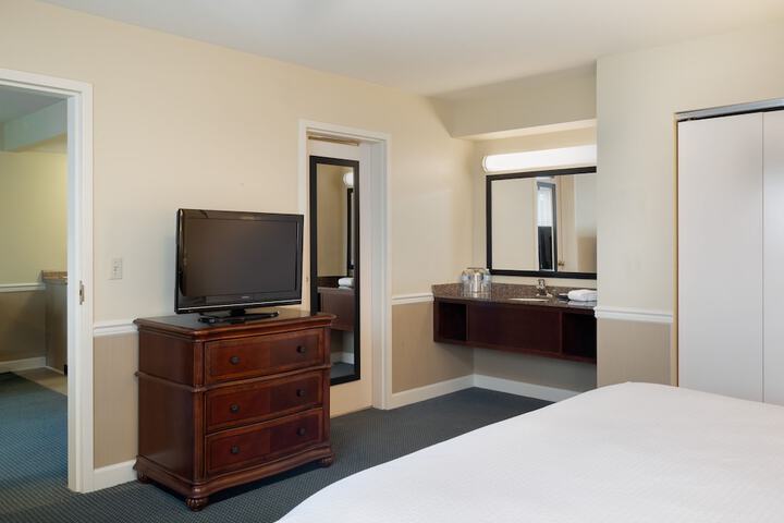 Room 10 of 36