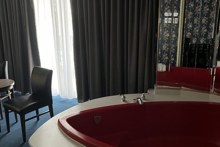 Room 16 of 53