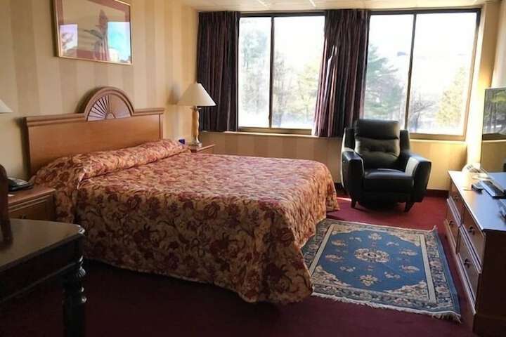 Room 15 of 32