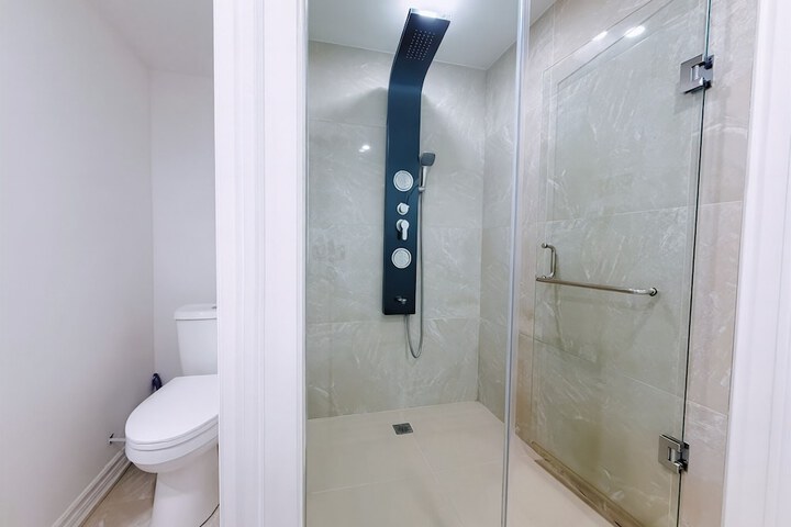 Cozy Rooms in Bright Walkout Suite - Newly Renovated 2026