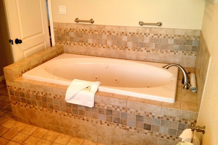 Hot Tub 82 of 90