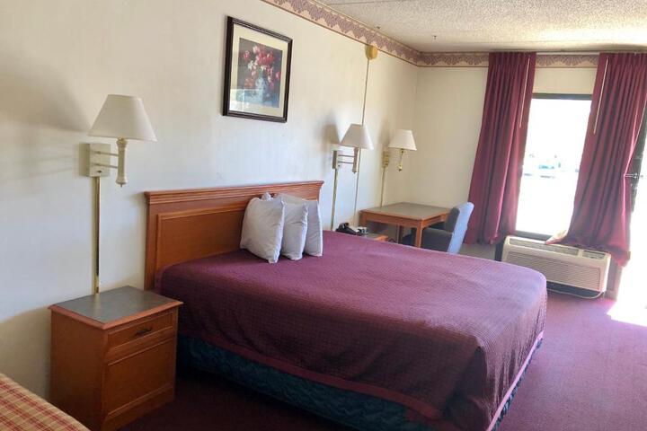Kewanee Motor Lodge