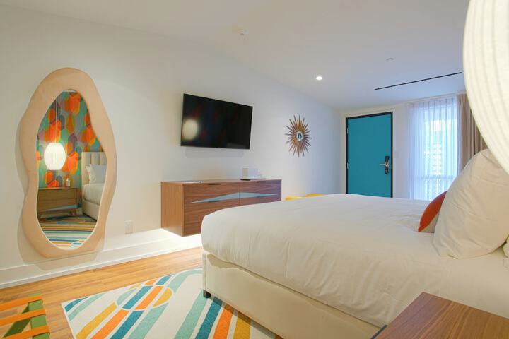 Room 16 of 28