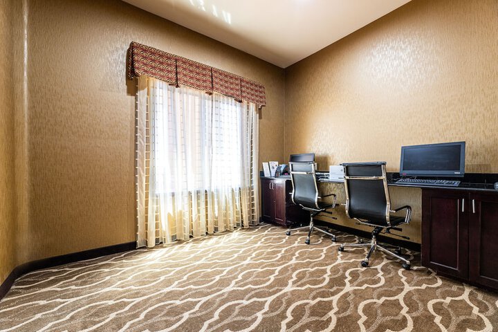 Business Center 51 of 55