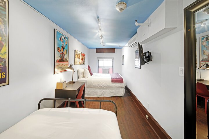 Room 40 of 99