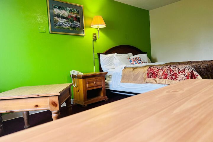 Villa Inn Motel Near Hwy 12 WI Capital O