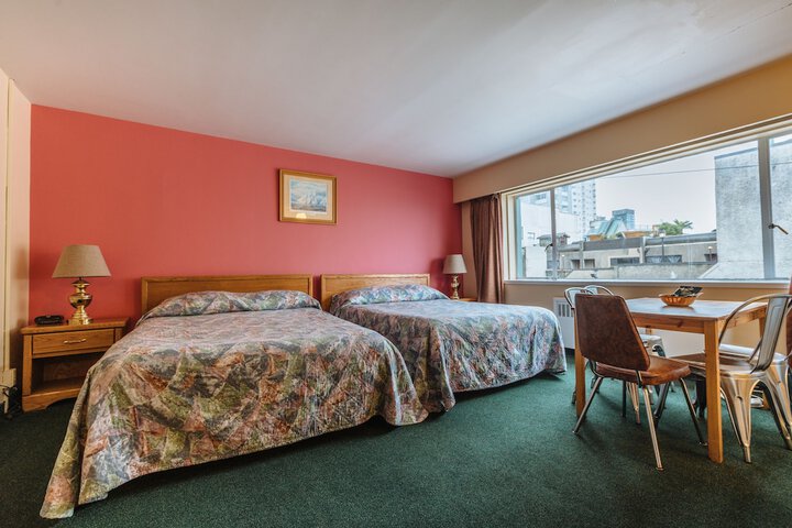 Room 28 of 77