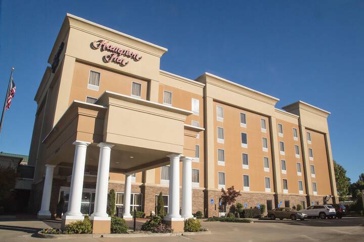 Hotel 5 of 93