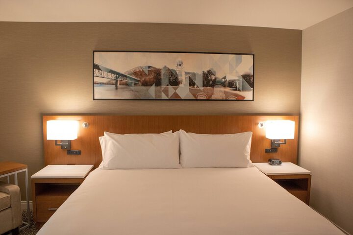 Room 27 of 51