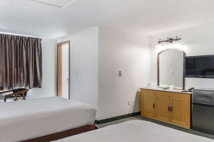Americas Best Value Inn & Suites Hyannis Cape Cod
